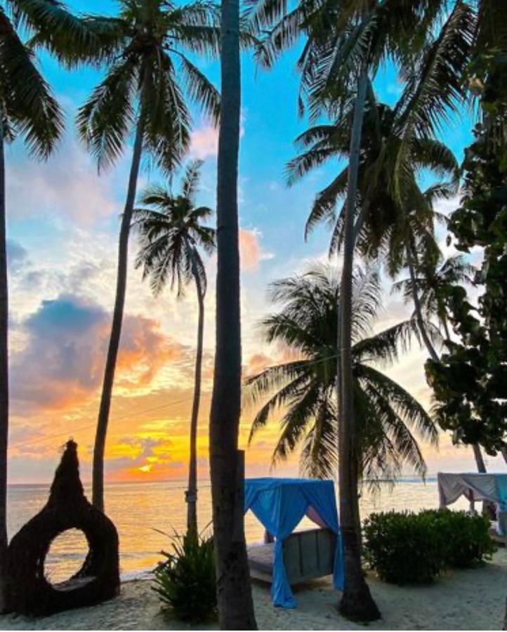 Met House Hotel Thulusdhoo Exterior photo
