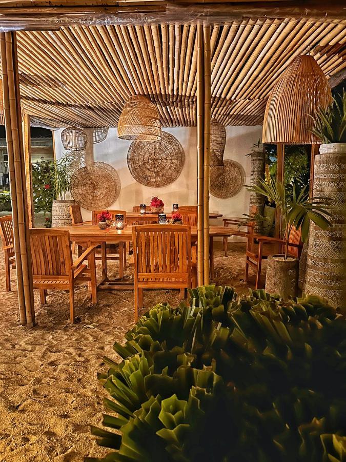 Met House Hotel Thulusdhoo Exterior photo