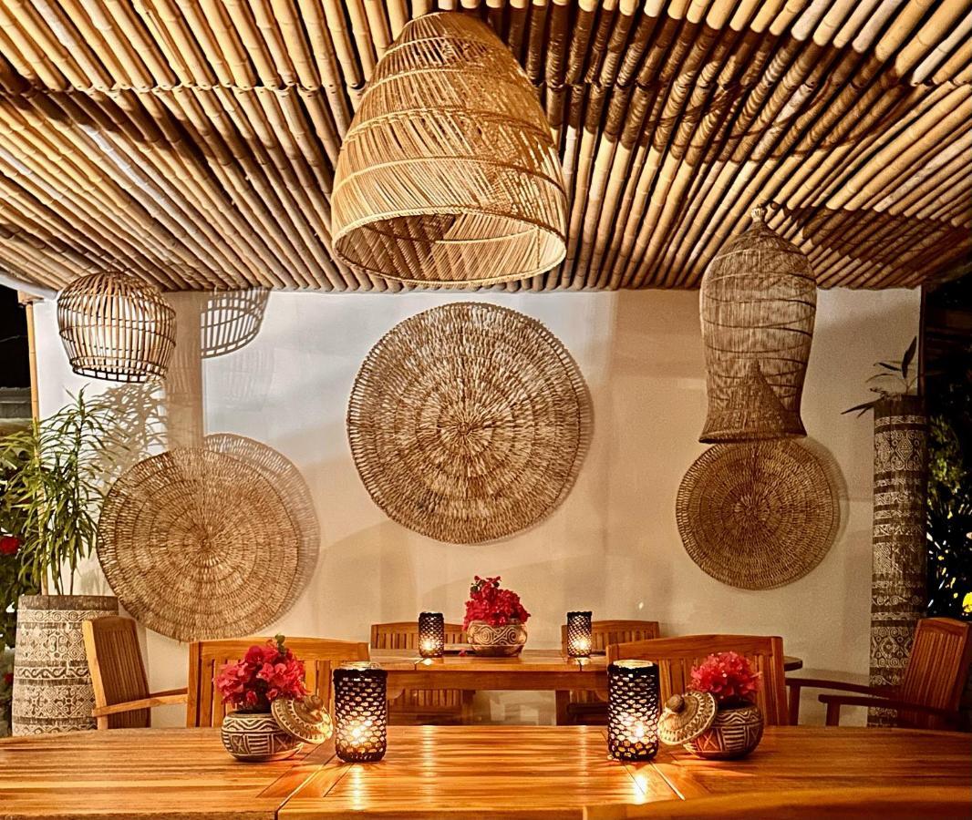 Met House Hotel Thulusdhoo Exterior photo