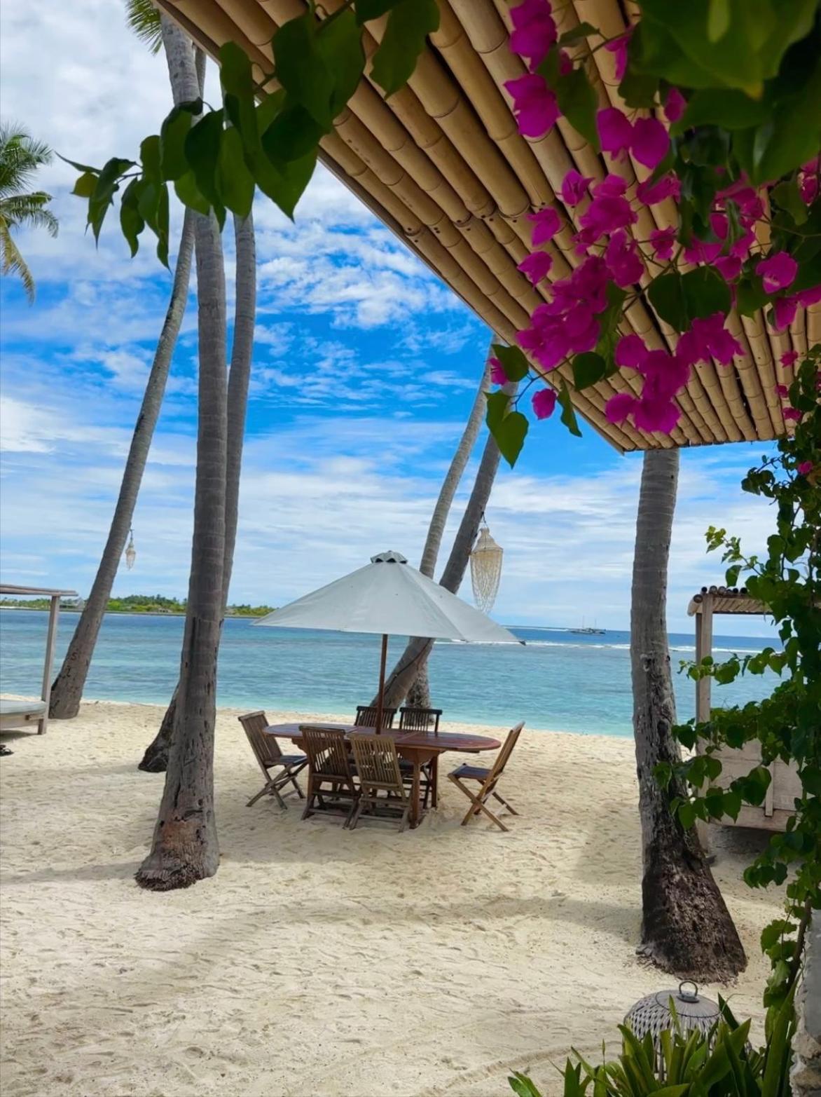 Met House Hotel Thulusdhoo Exterior photo