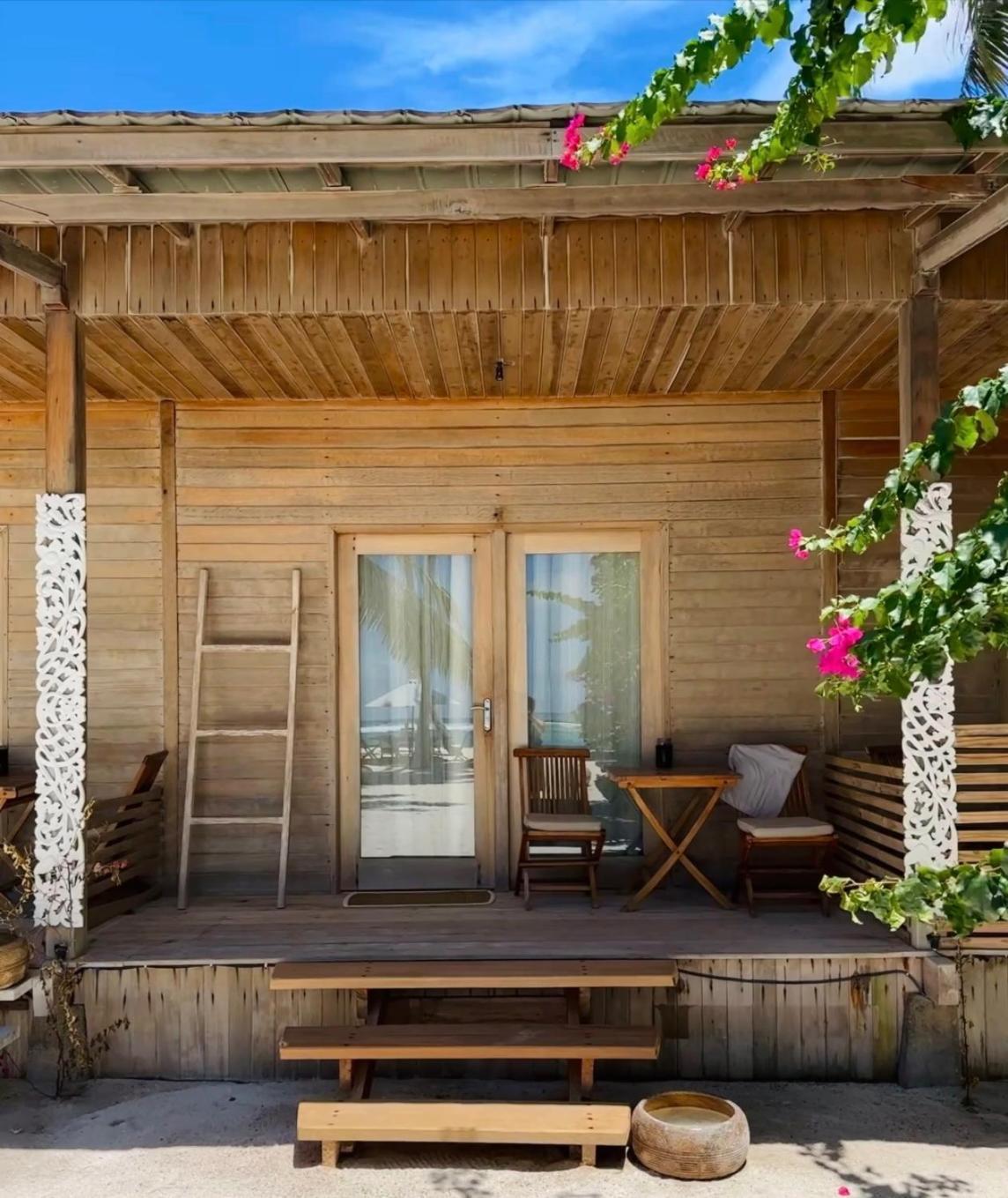 Met House Hotel Thulusdhoo Exterior photo