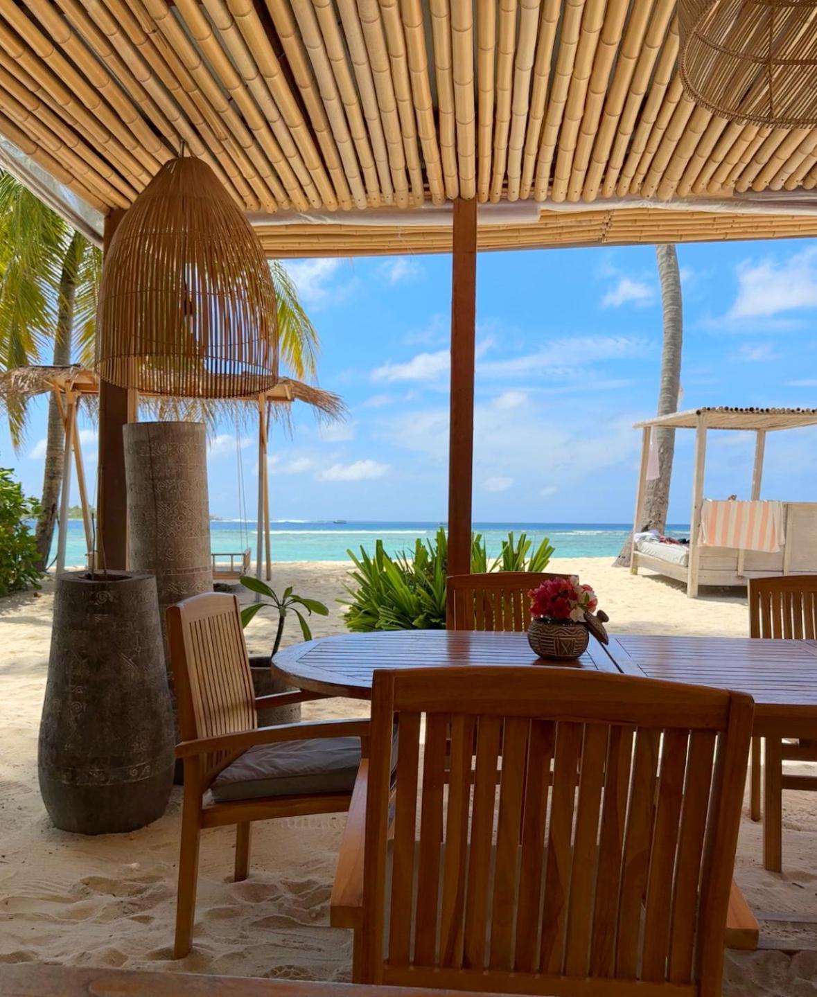 Met House Hotel Thulusdhoo Exterior photo