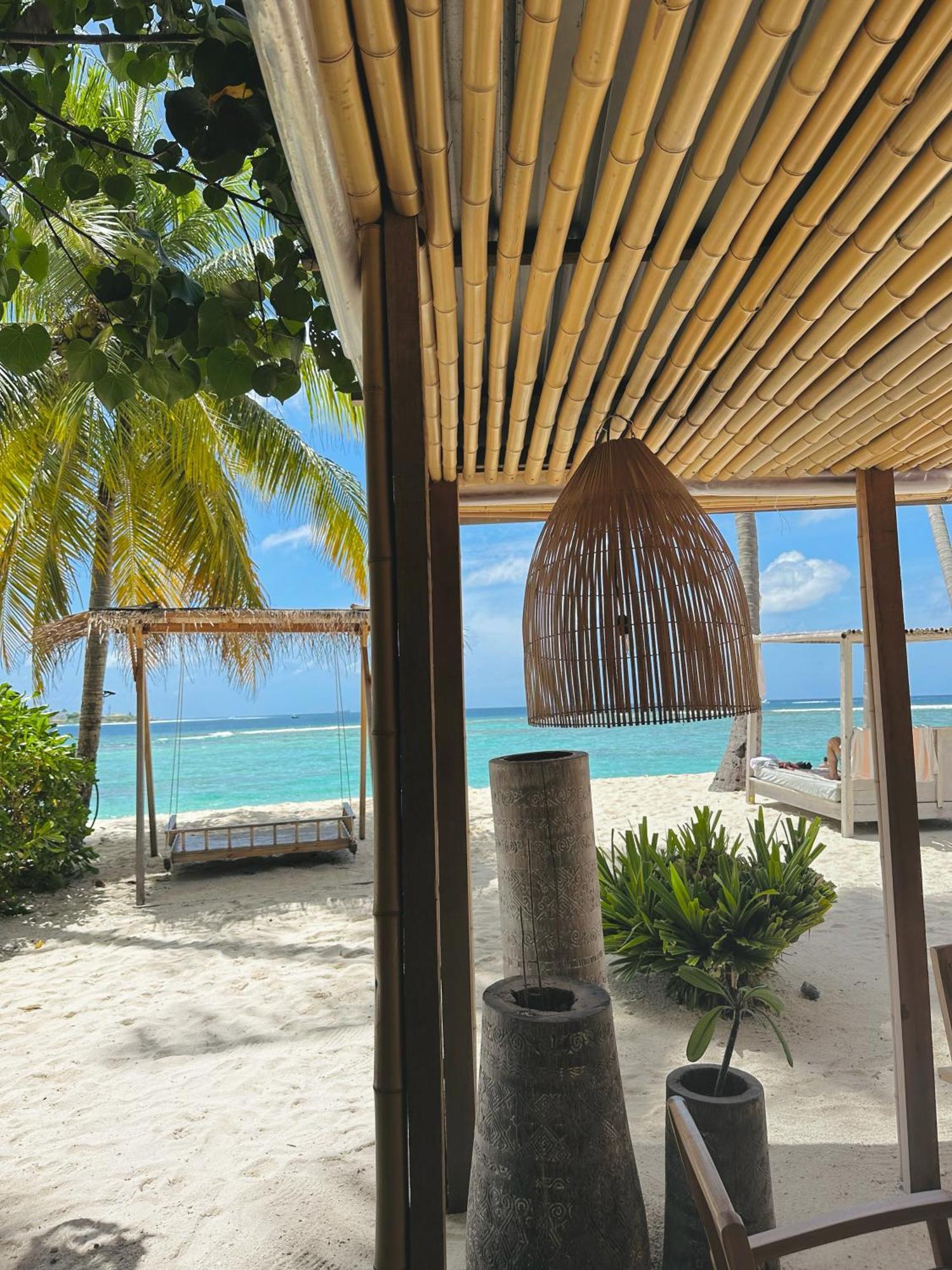 Met House Hotel Thulusdhoo Exterior photo