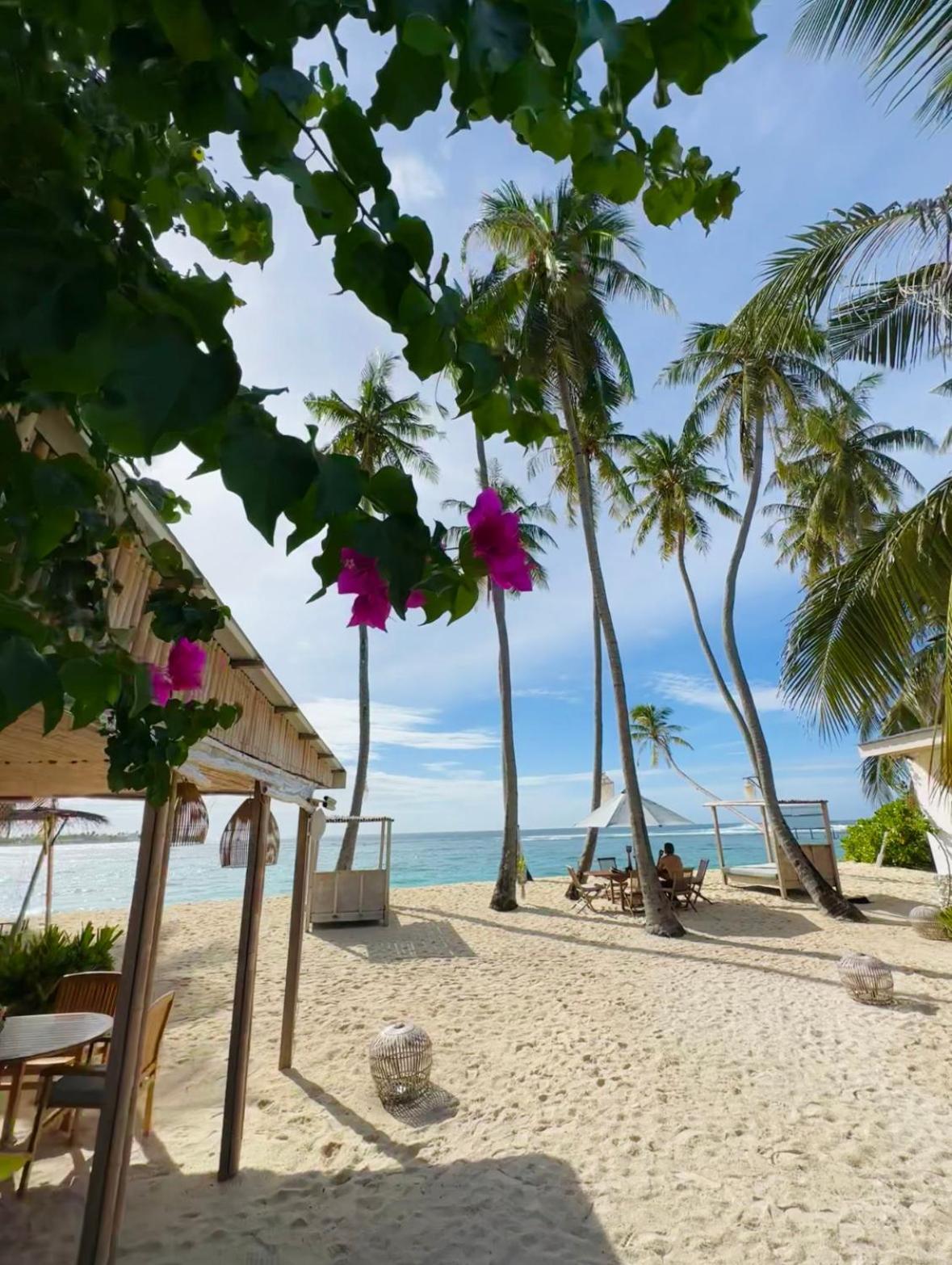 Met House Hotel Thulusdhoo Exterior photo