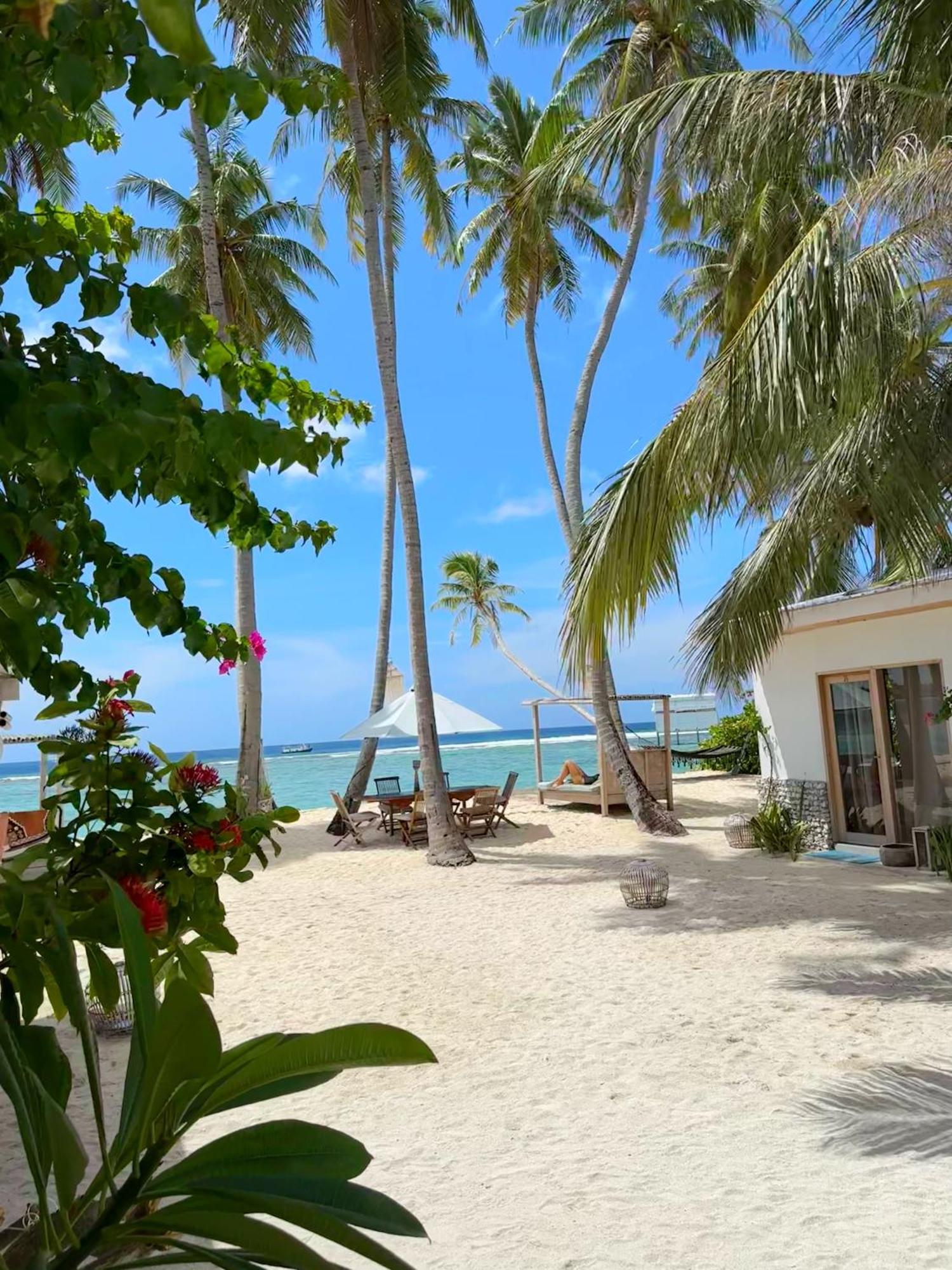 Met House Hotel Thulusdhoo Exterior photo