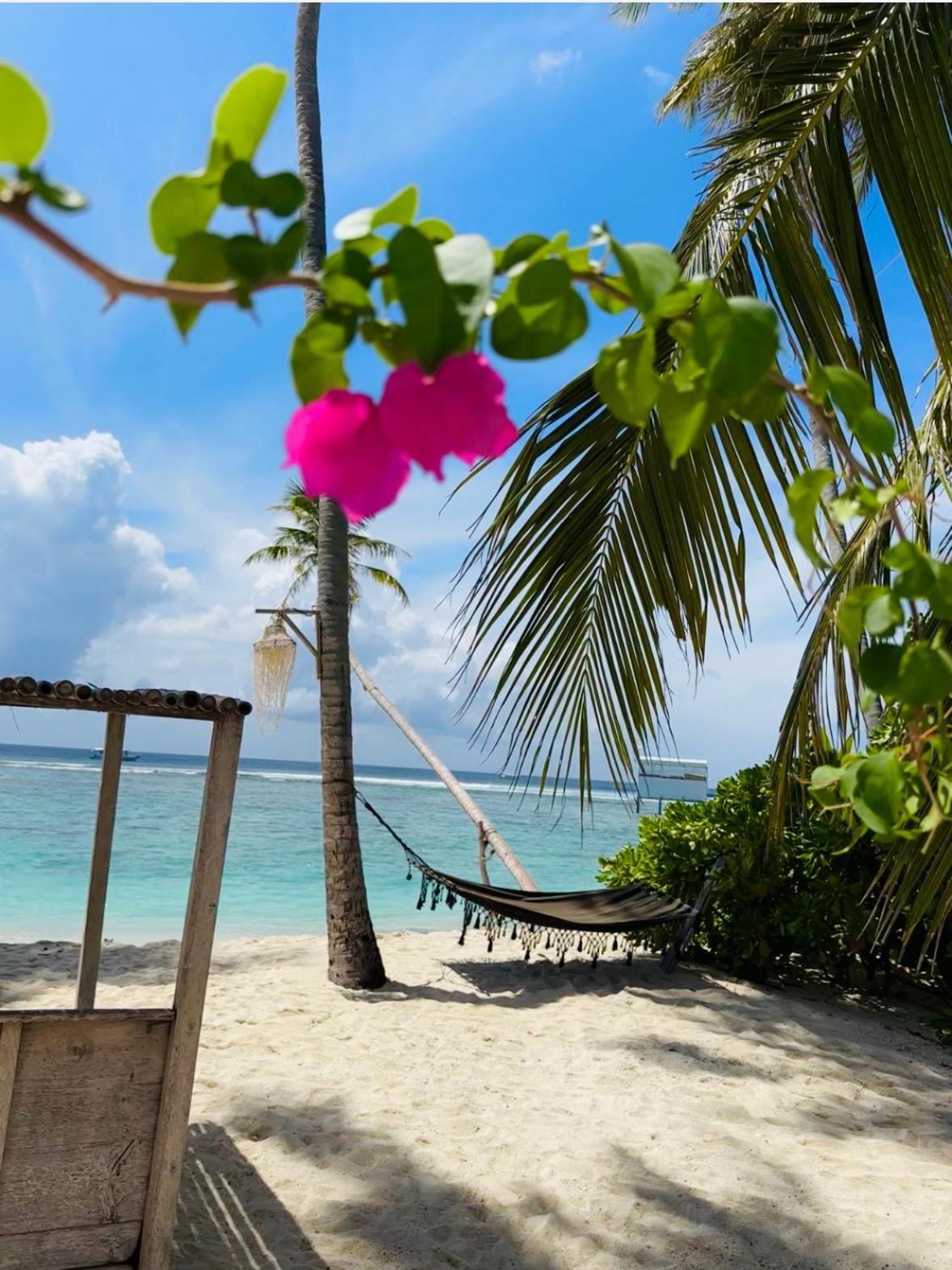 Met House Hotel Thulusdhoo Exterior photo