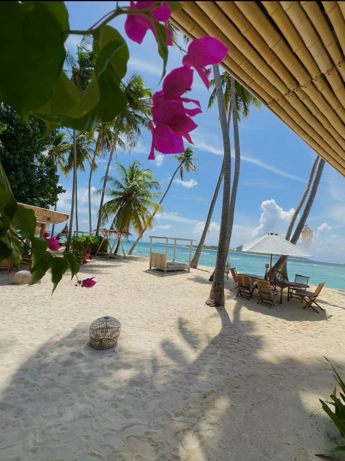 Met House Hotel Thulusdhoo Exterior photo