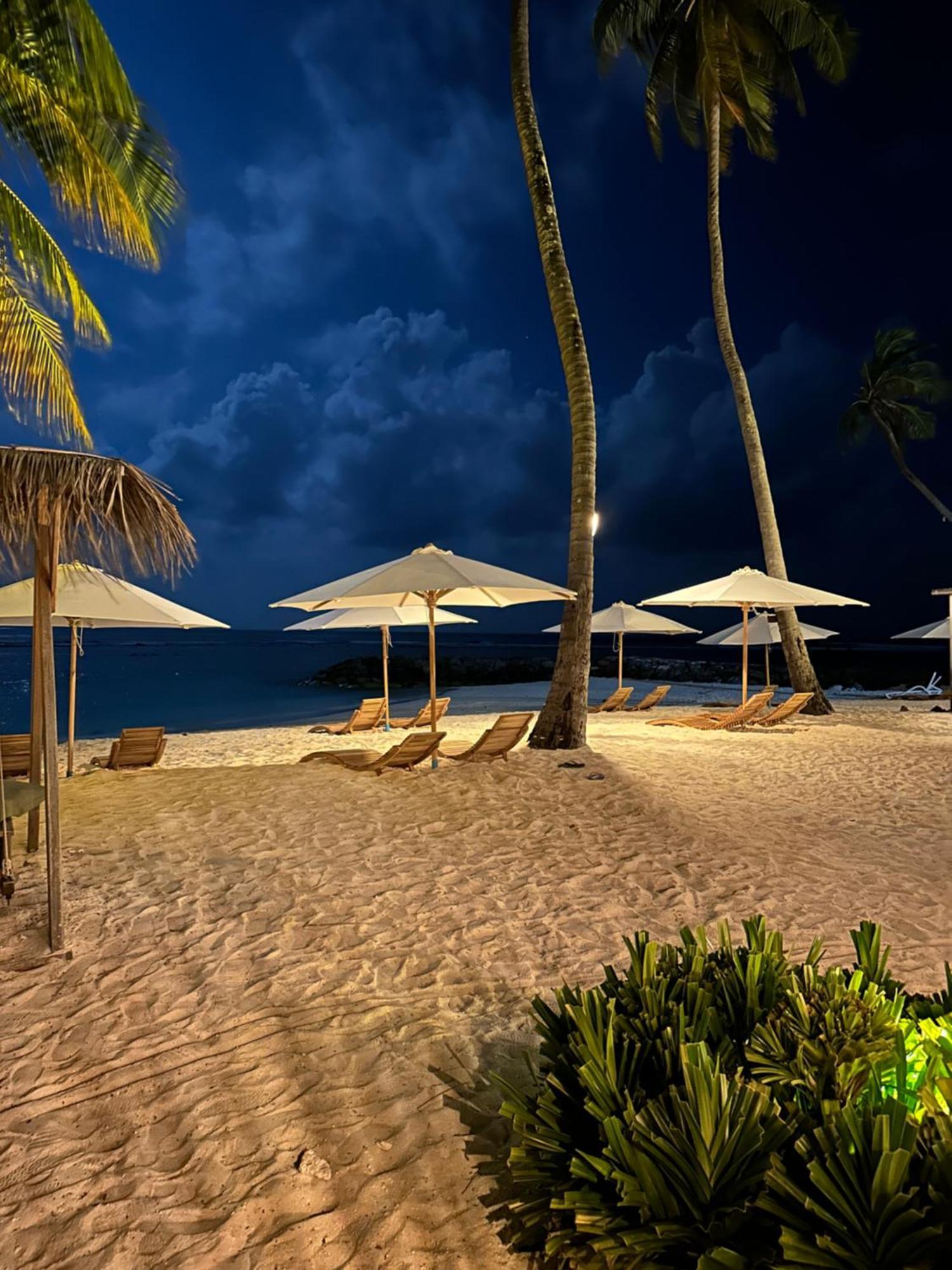 Met House Hotel Thulusdhoo Exterior photo