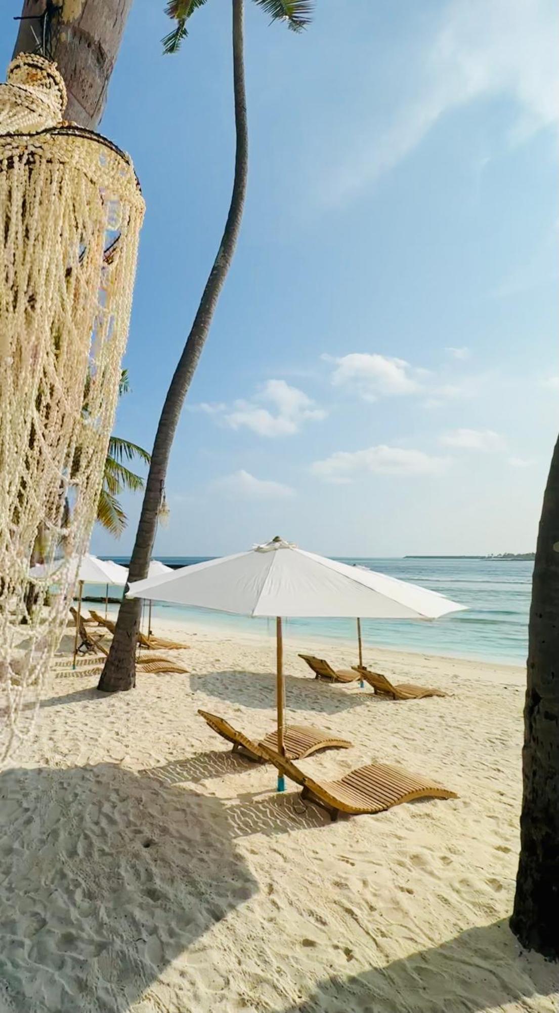 Met House Hotel Thulusdhoo Exterior photo