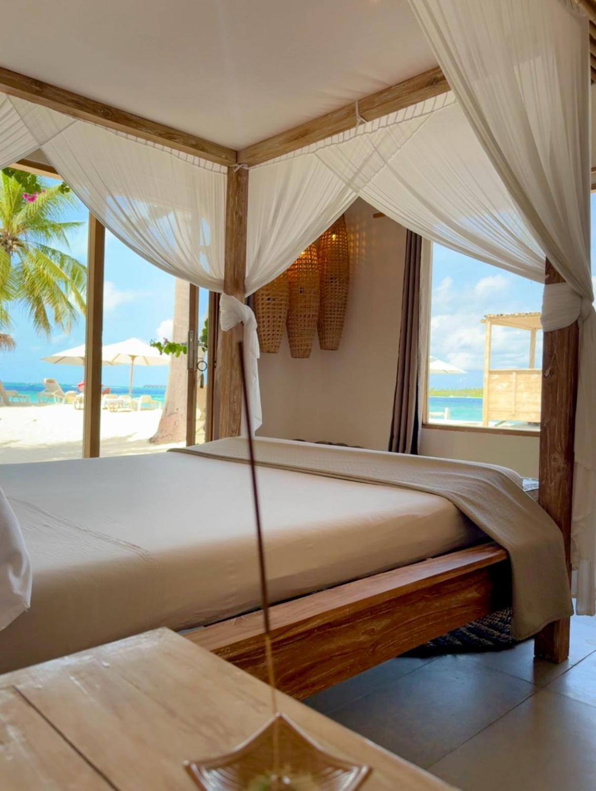 Met House Hotel Thulusdhoo Exterior photo