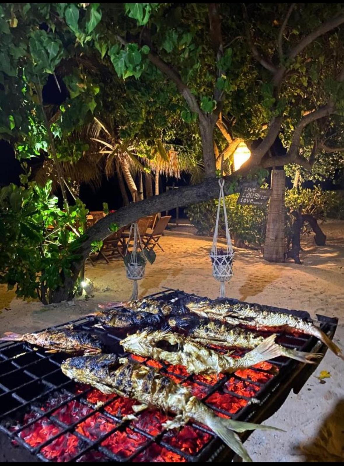 Met House Hotel Thulusdhoo Exterior photo