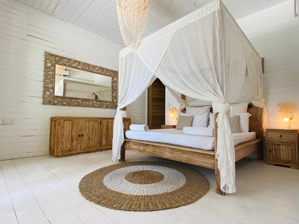Met House Hotel Thulusdhoo Exterior photo